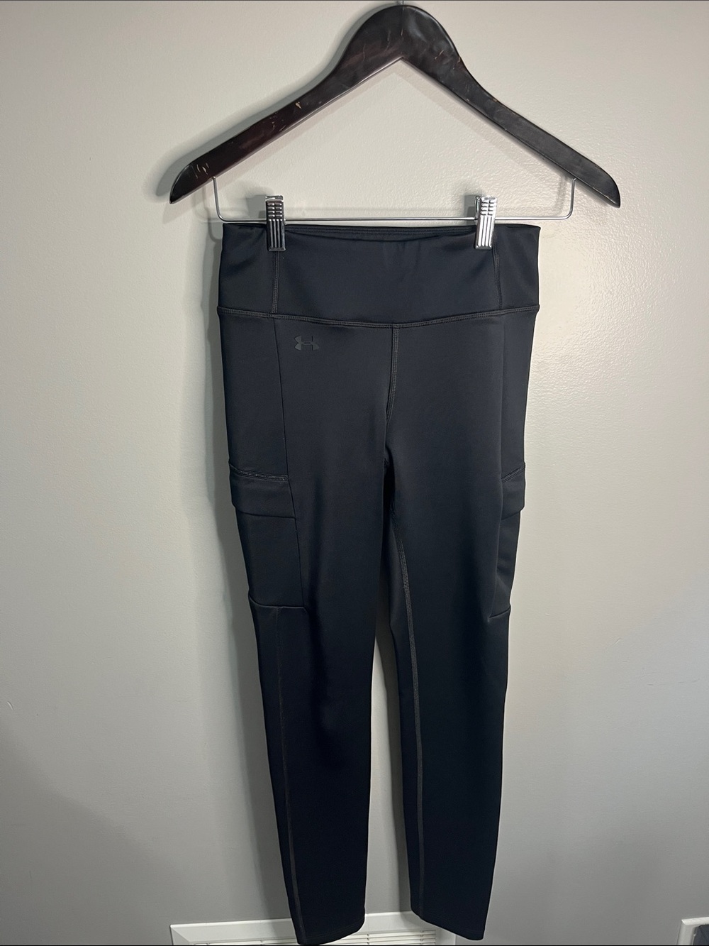 Under Armour Fitted Black Leggings – Size Small (SM/P/CH)